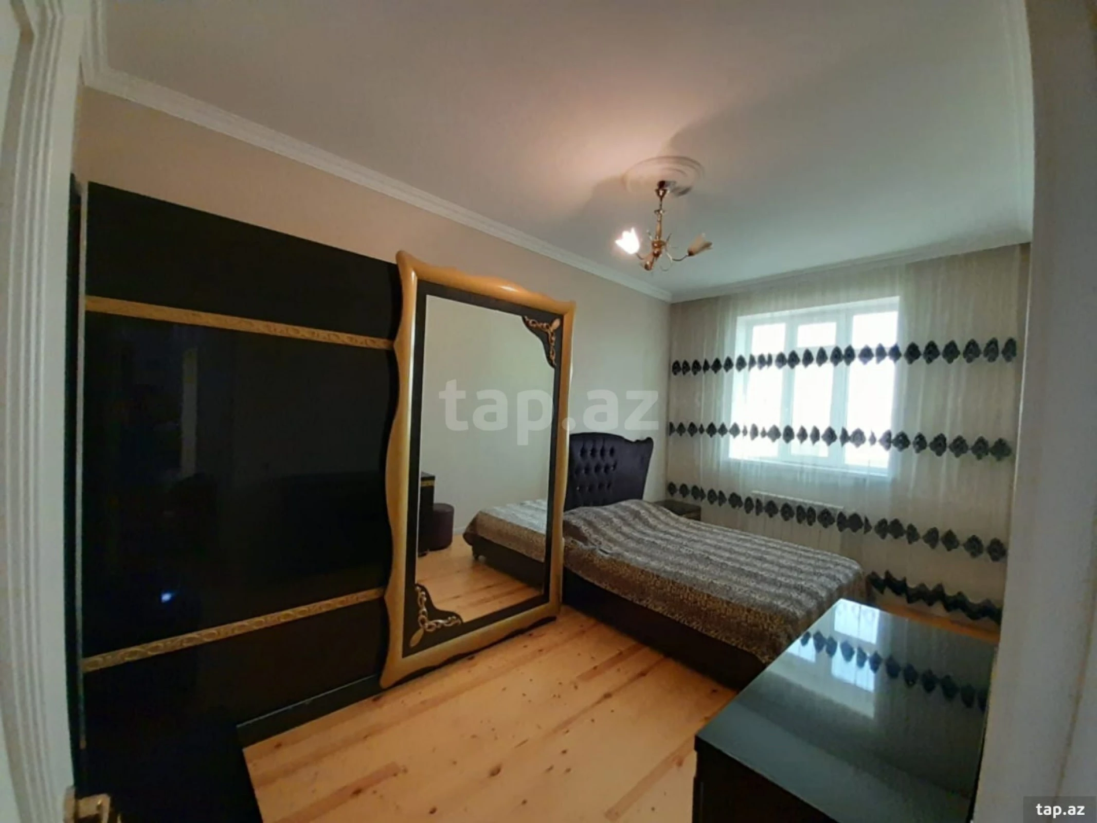 Satılır 8 otaqlı həyət evi