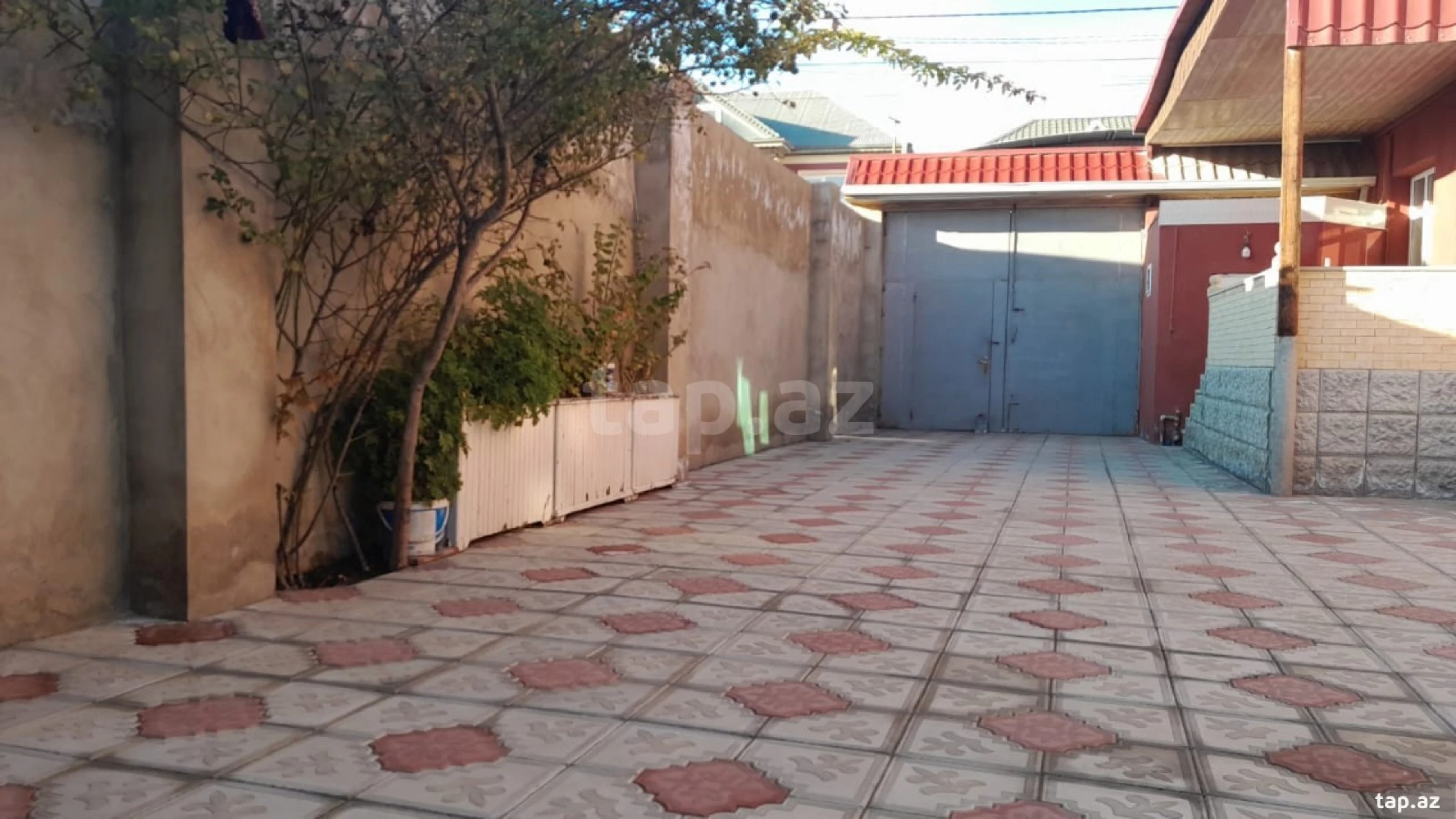 Satılır 8 otaqlı həyət evi