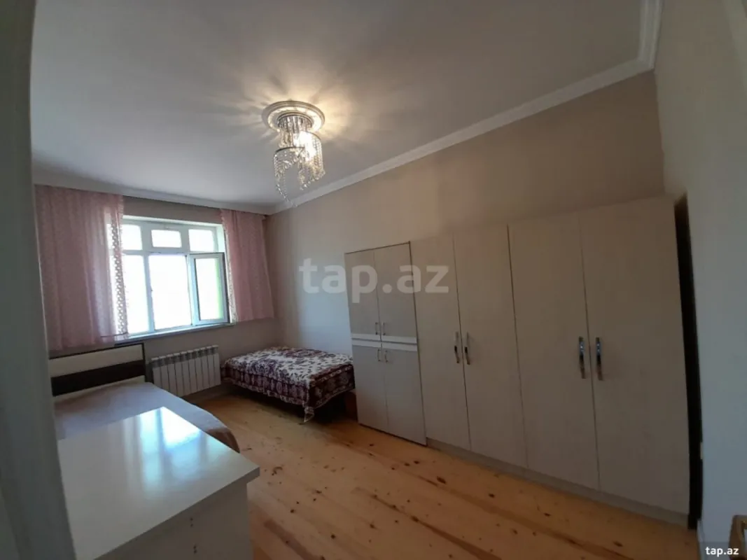 Satılır 8 otaqlı həyət evi