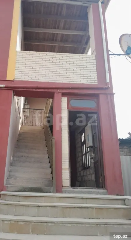 Satılır 8 otaqlı həyət evi