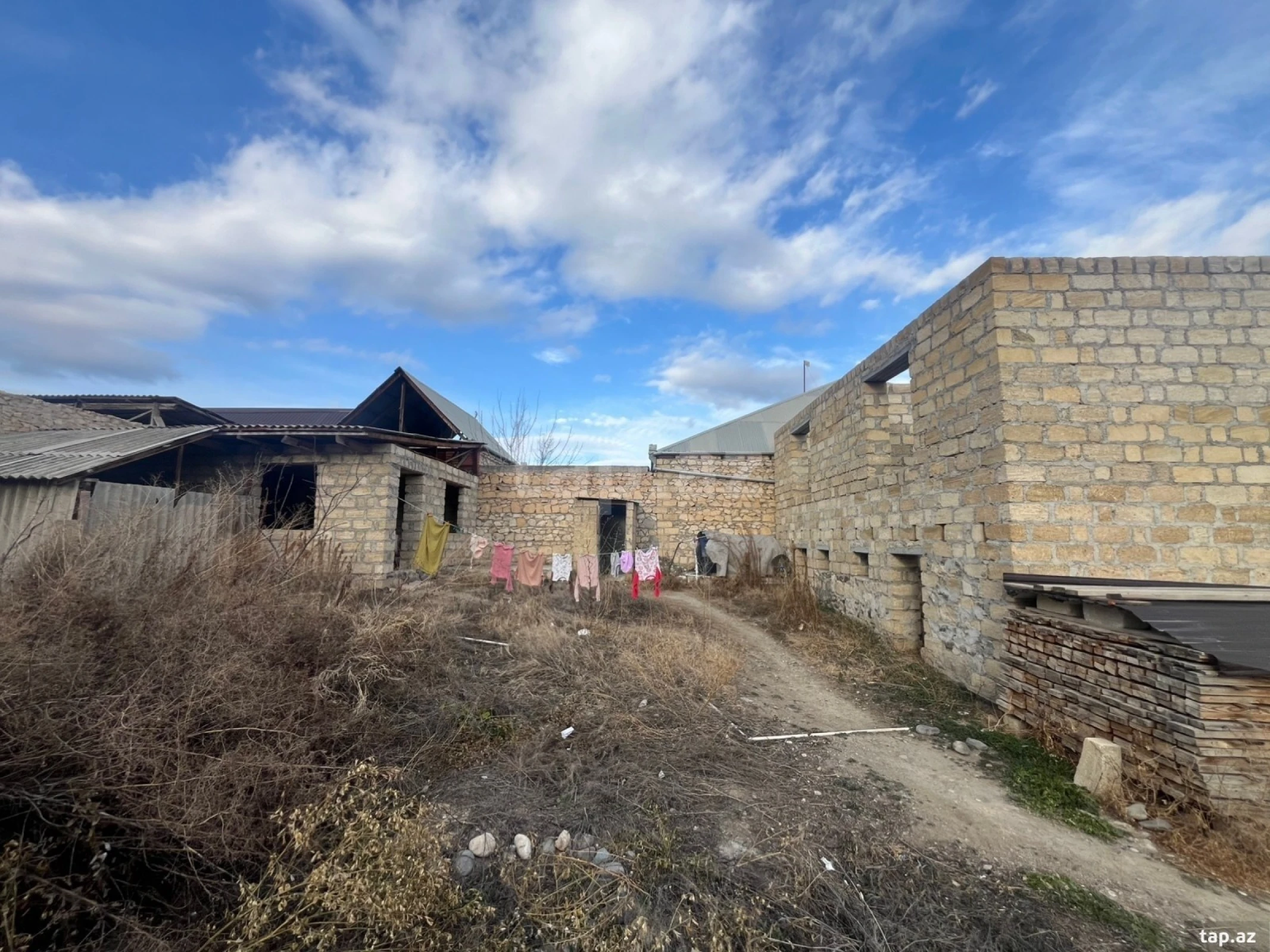 Satılır 3 otaqlı həyət evi