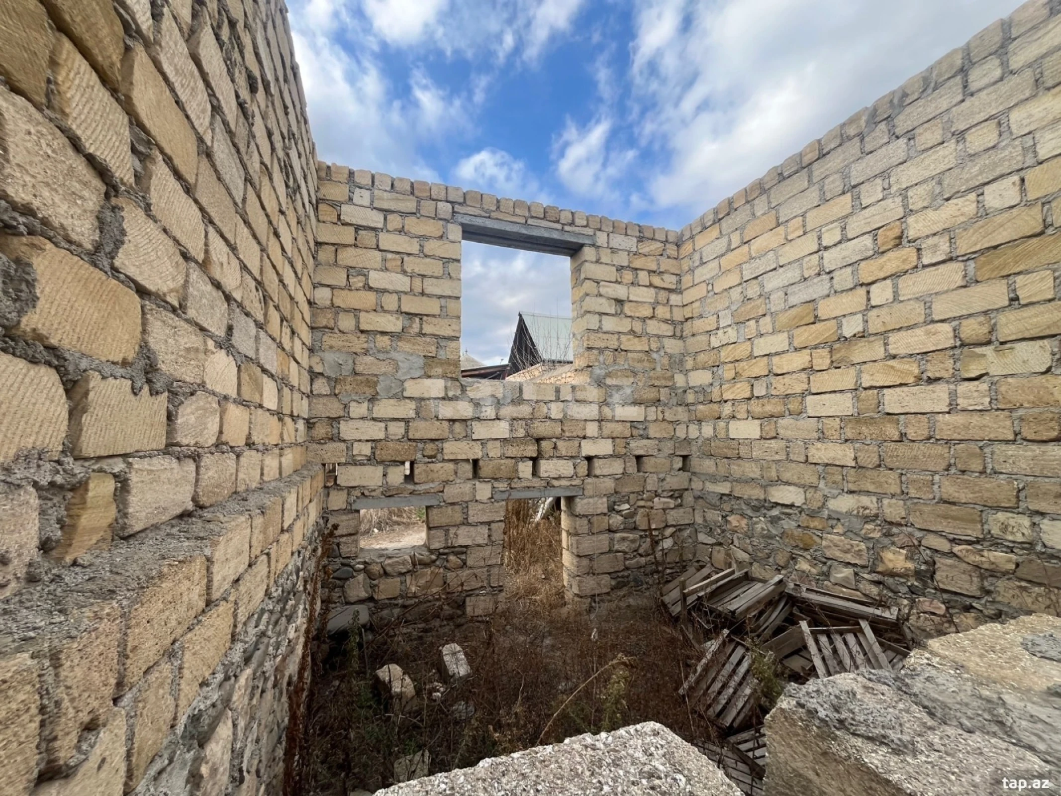 Satılır 3 otaqlı həyət evi