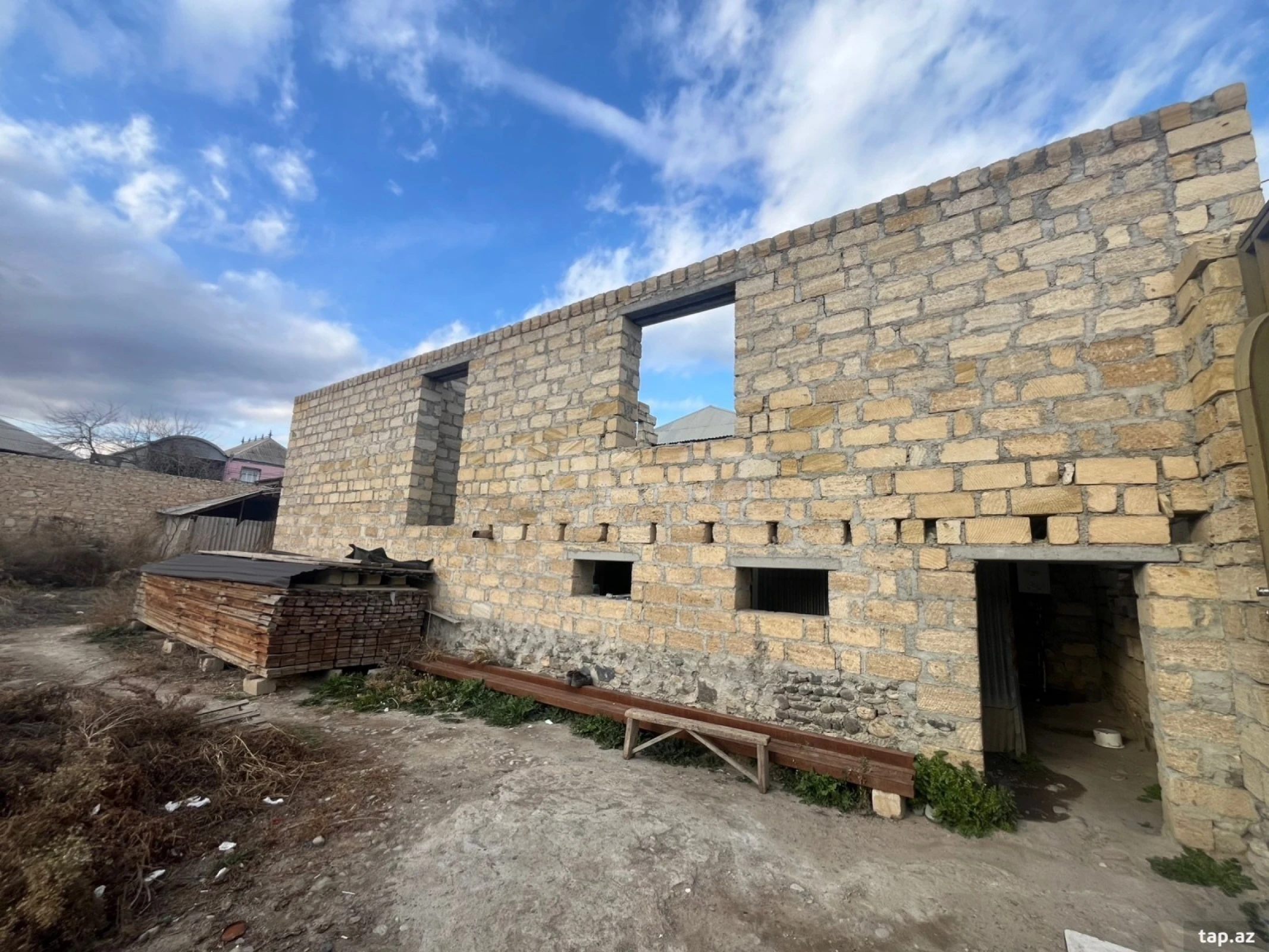 Satılır 3 otaqlı həyət evi