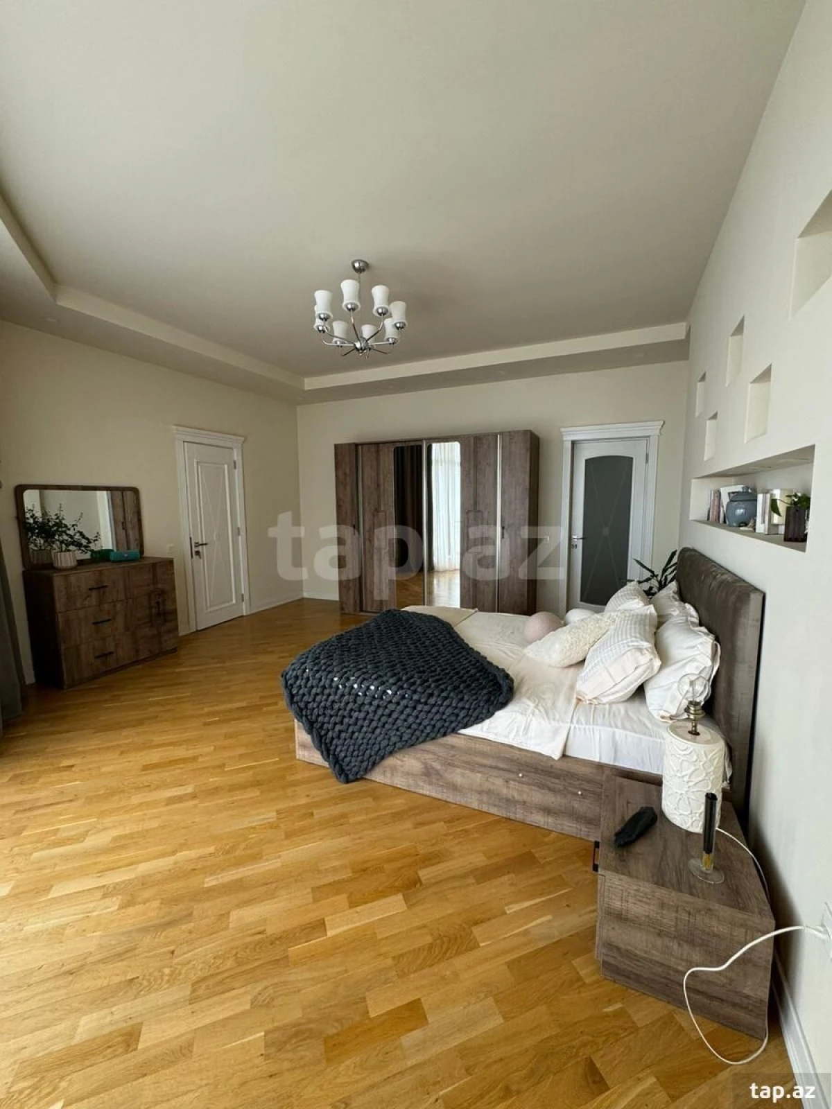 Satılır 5 otaqlı həyət evi