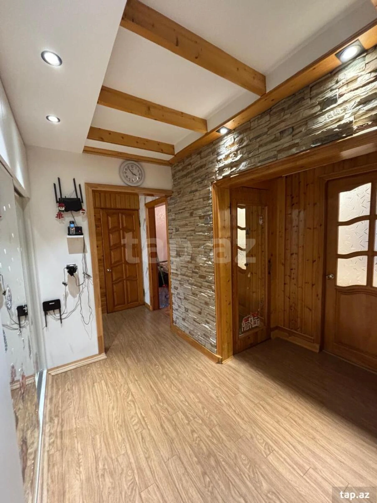 Satılır 4 otaqlı mənzil 110 m²