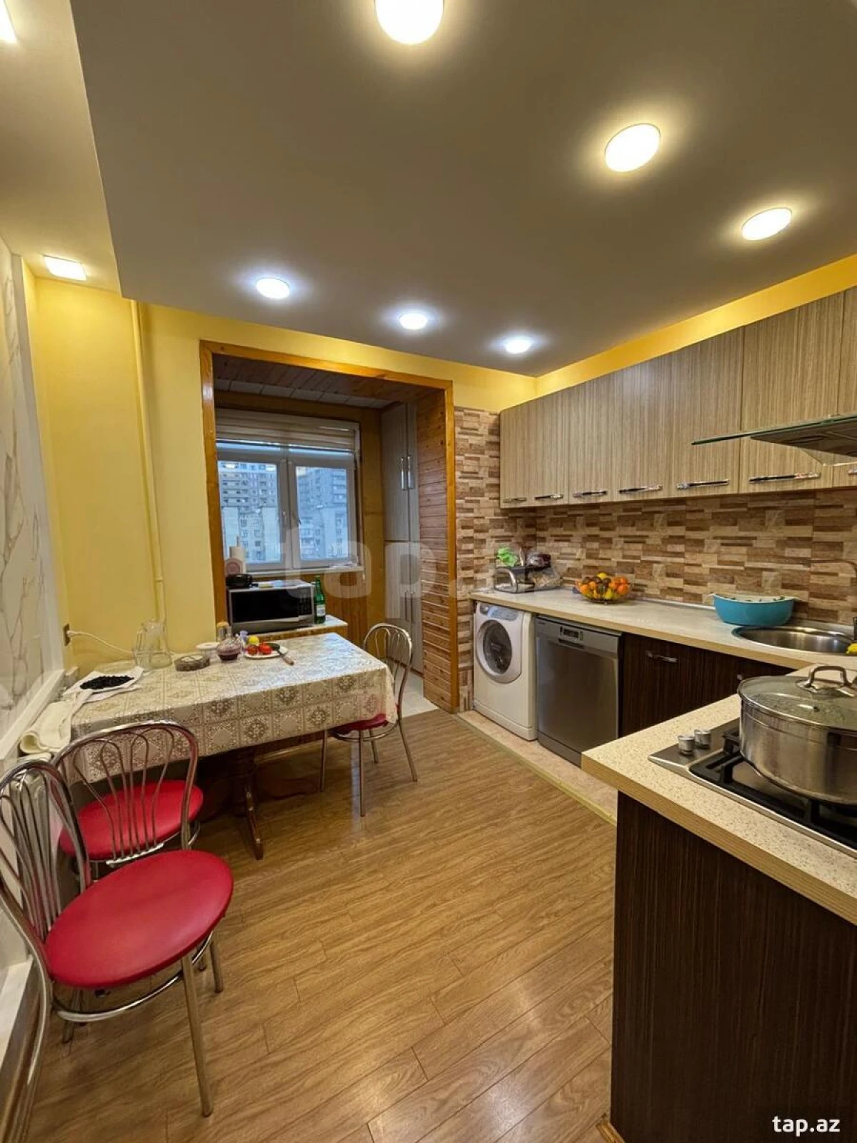 Satılır 4 otaqlı mənzil 110 m²