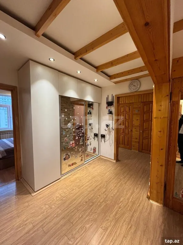 Satılır 4 otaqlı mənzil 110 m²