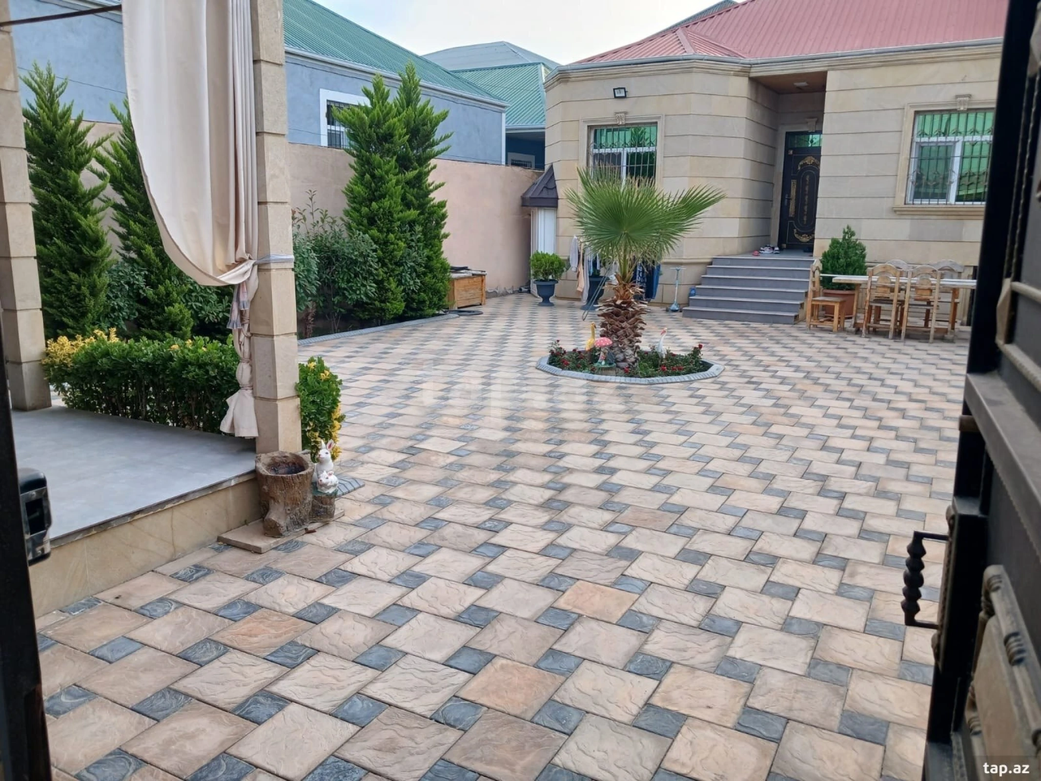 Satılır 4 otaqlı həyət evi