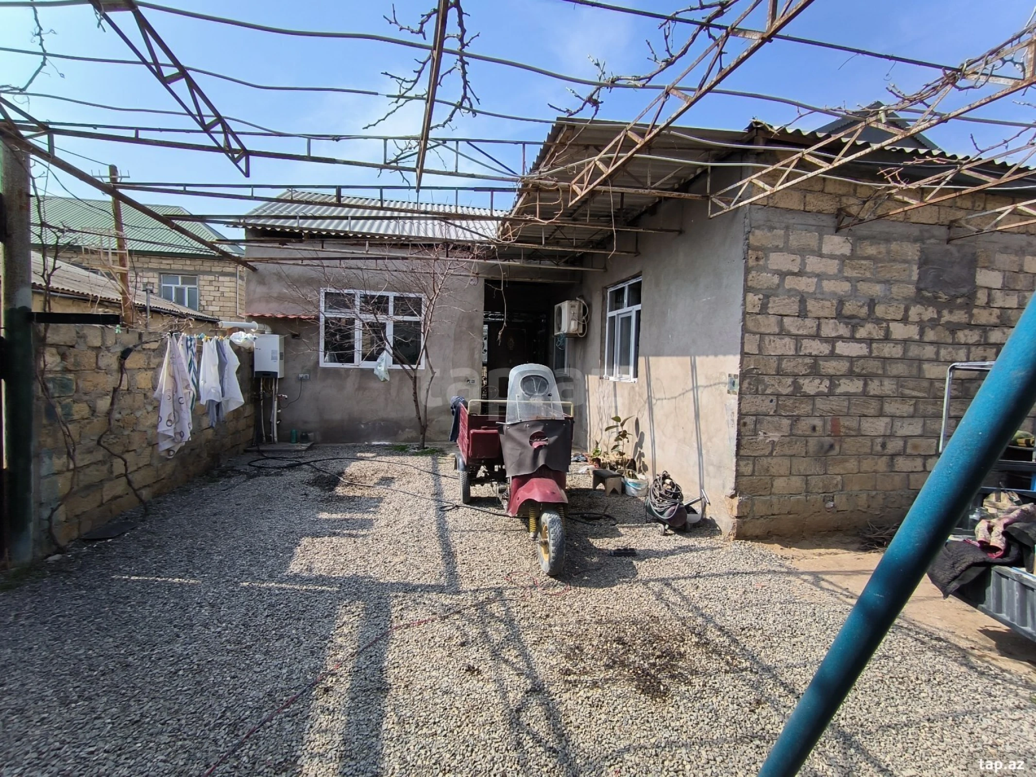 Satılır 4 otaqlı həyət evi