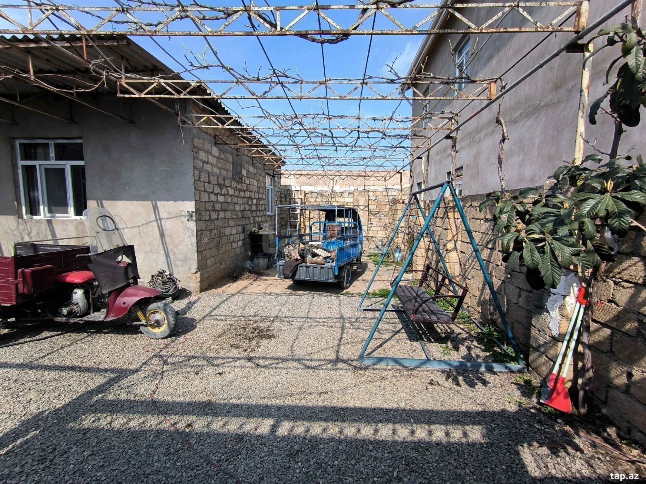 Satılır 4 otaqlı həyət evi