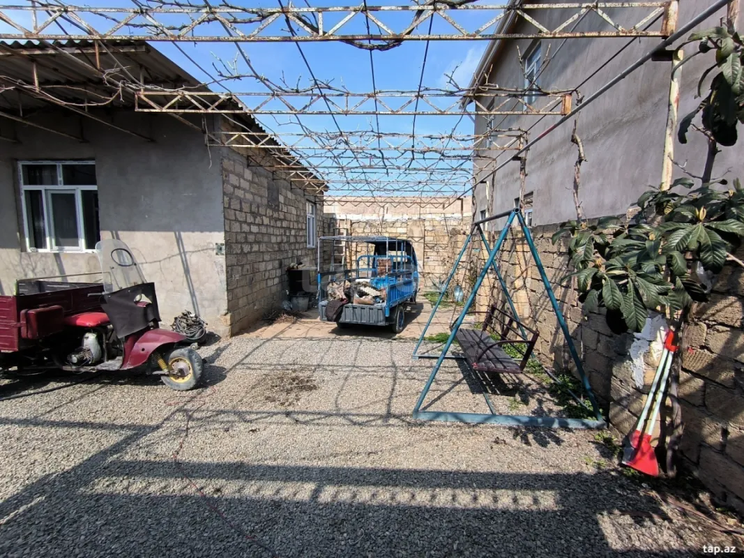 Satılır 4 otaqlı həyət evi