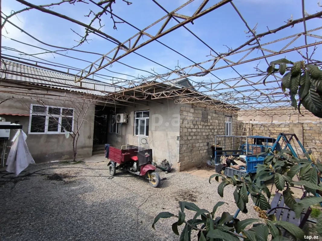 Satılır 4 otaqlı həyət evi