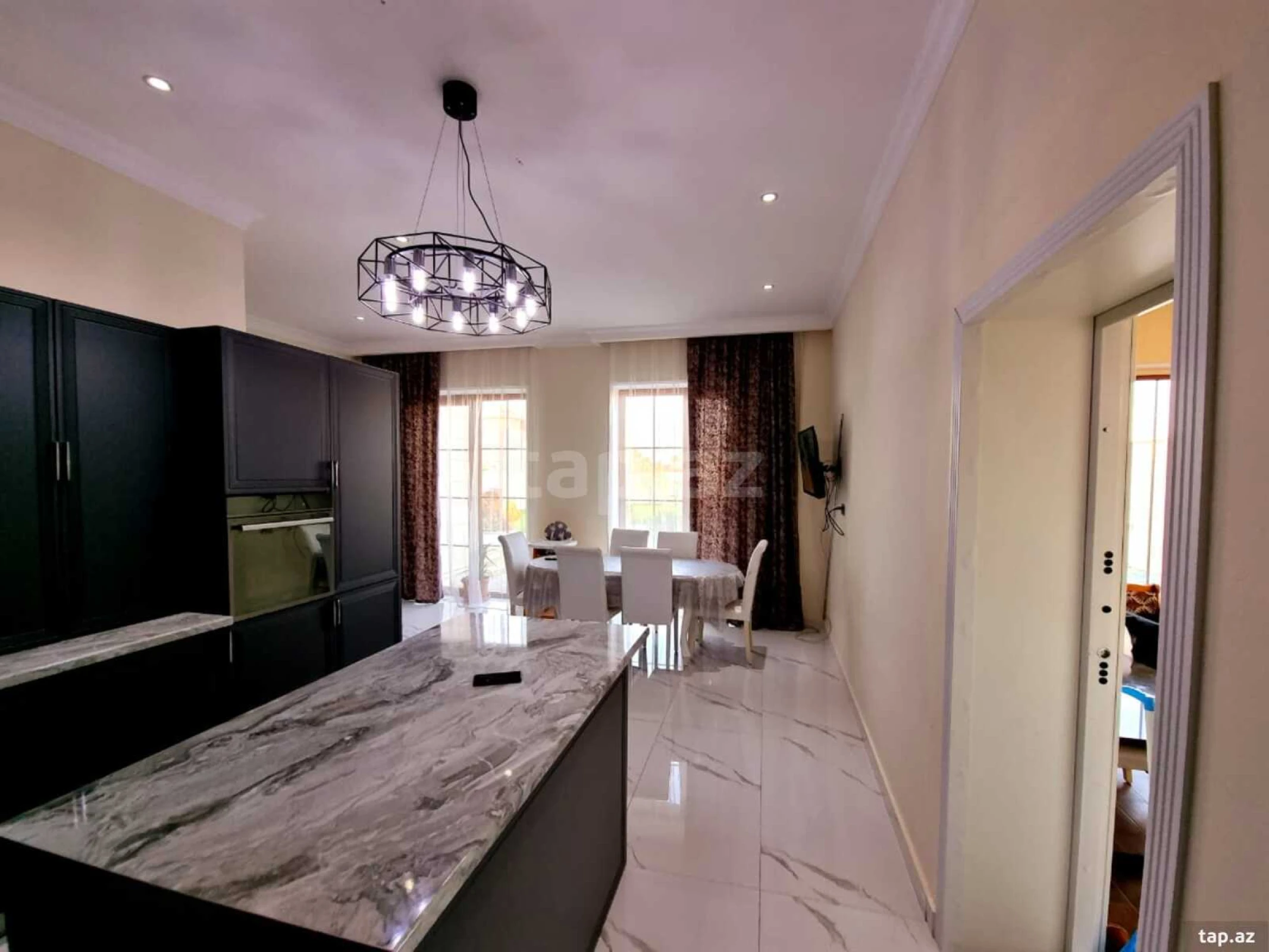 Satılır 6 otaqlı həyət evi 400 m²