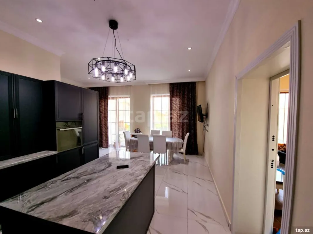 Satılır 6 otaqlı həyət evi 400 m²