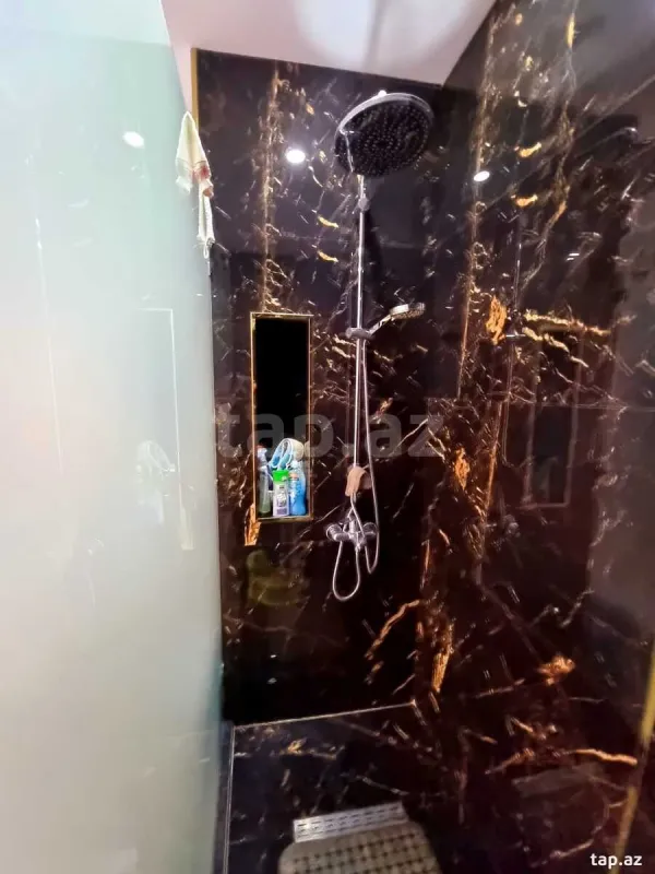 Satılır 6 otaqlı həyət evi 400 m²