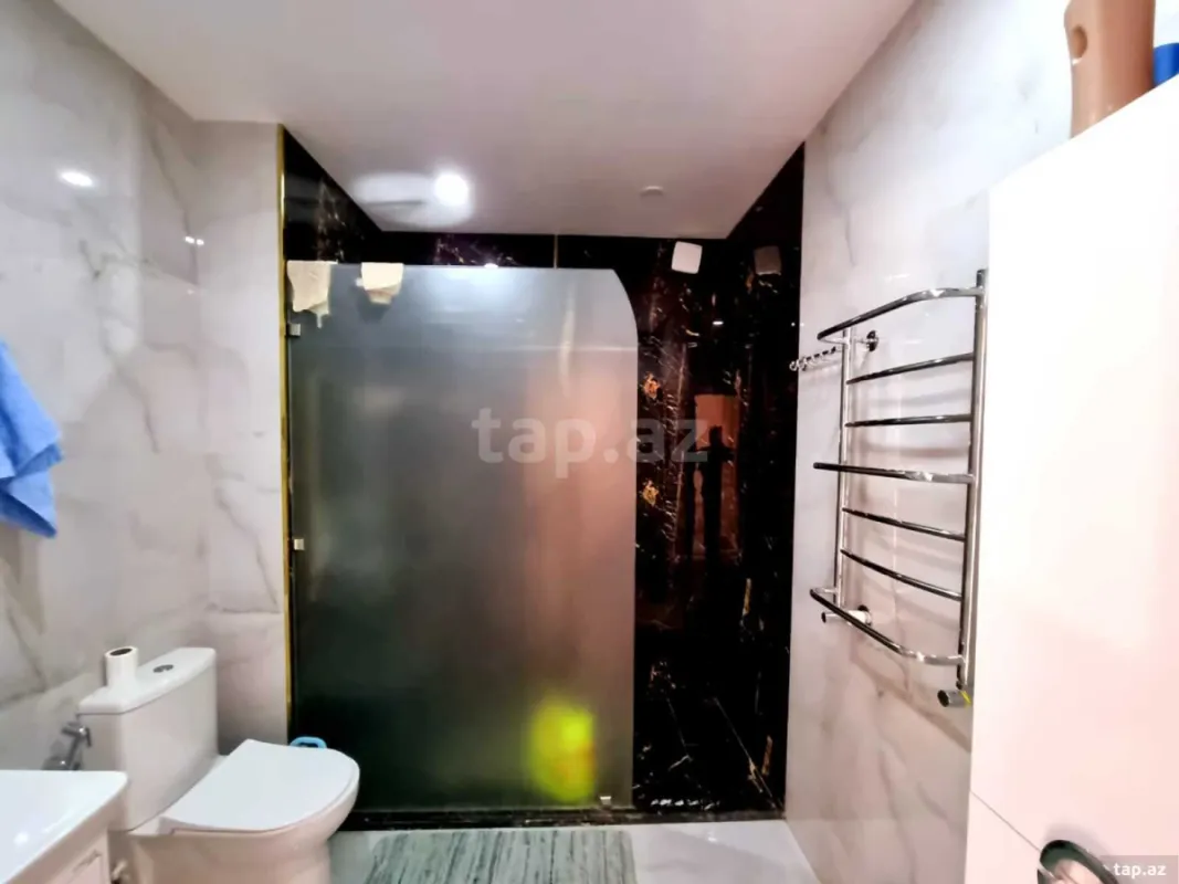 Satılır 6 otaqlı həyət evi 400 m²