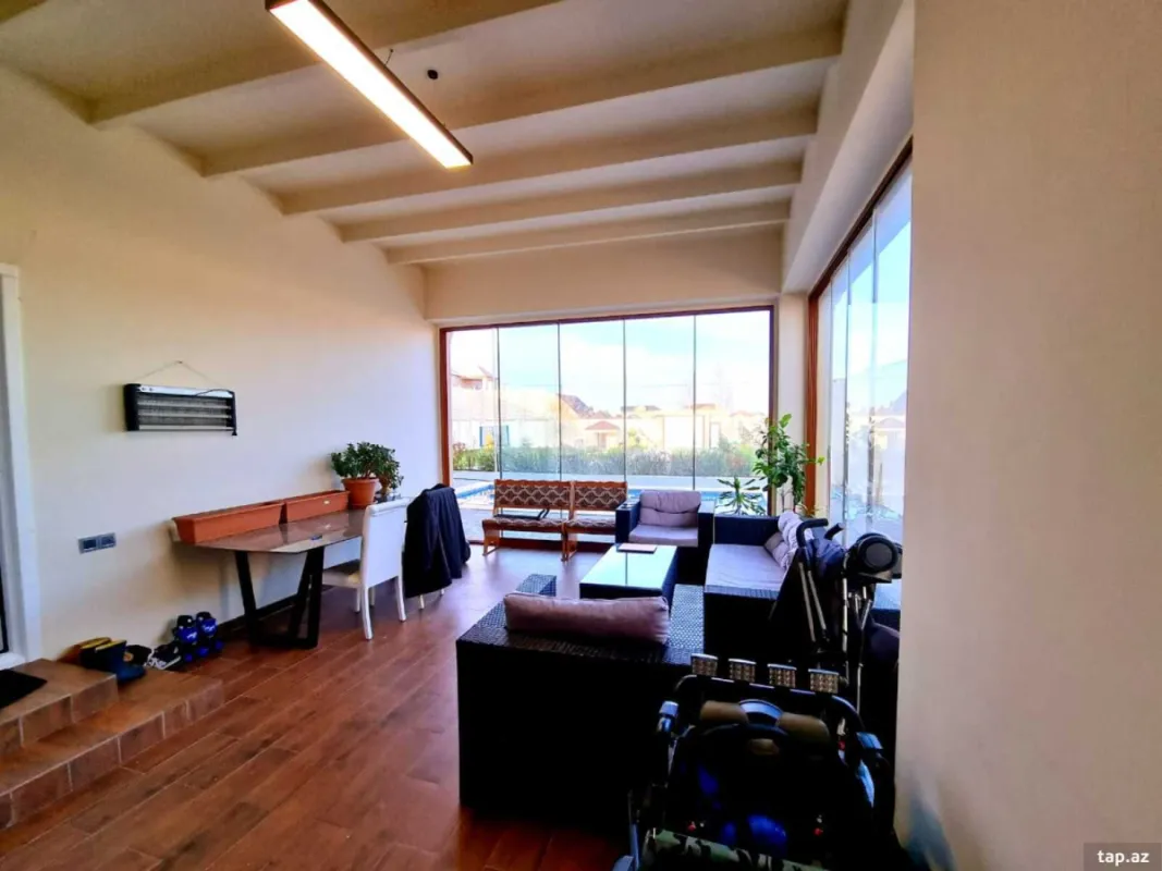 Satılır 6 otaqlı həyət evi 400 m²