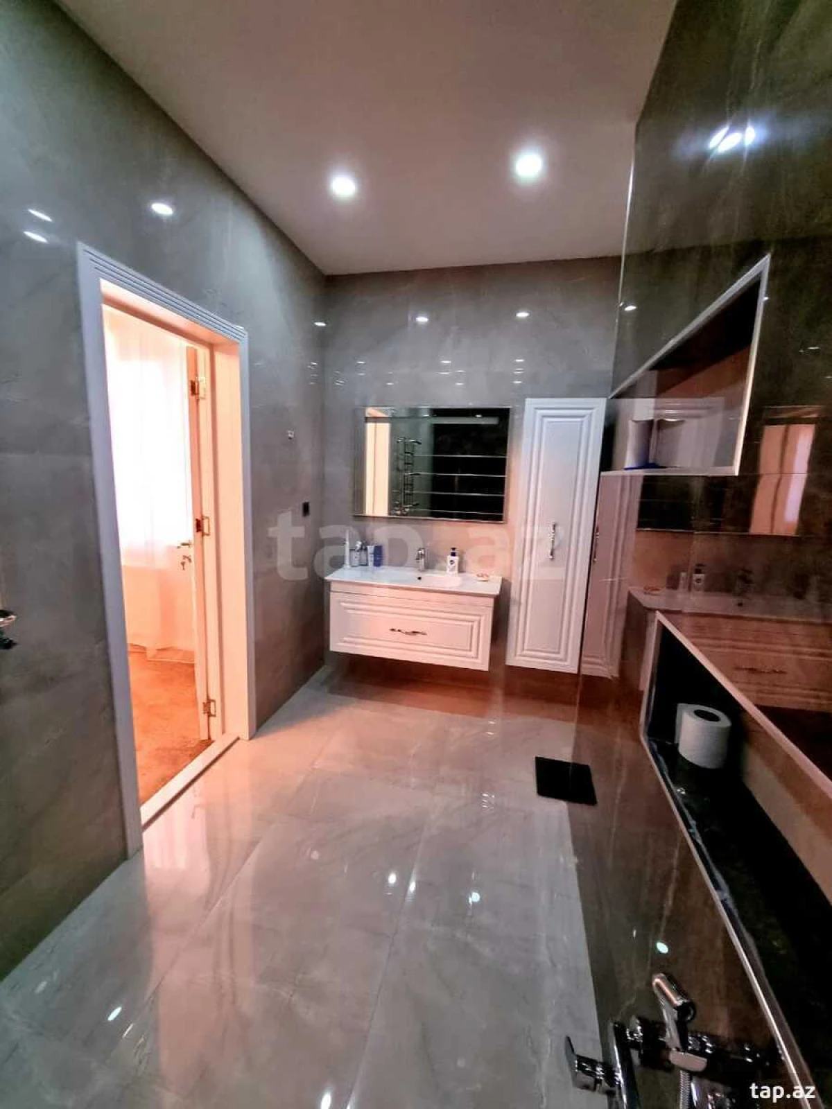 Satılır 6 otaqlı həyət evi 400 m²