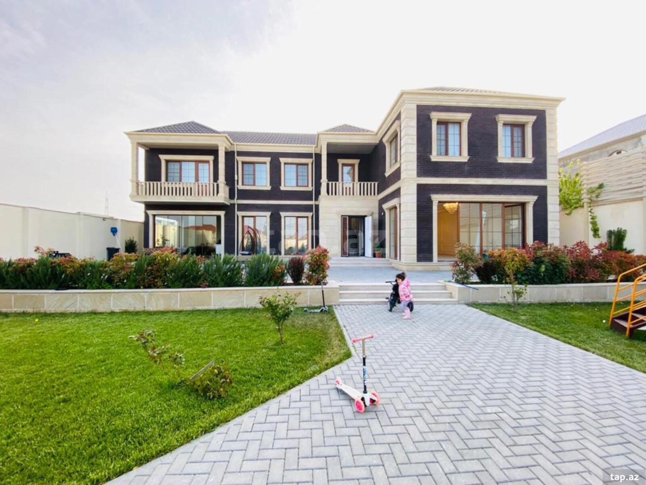Satılır 6 otaqlı həyət evi 400 m²