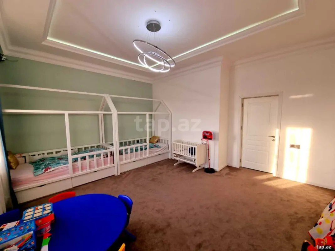 Satılır 6 otaqlı həyət evi 400 m²