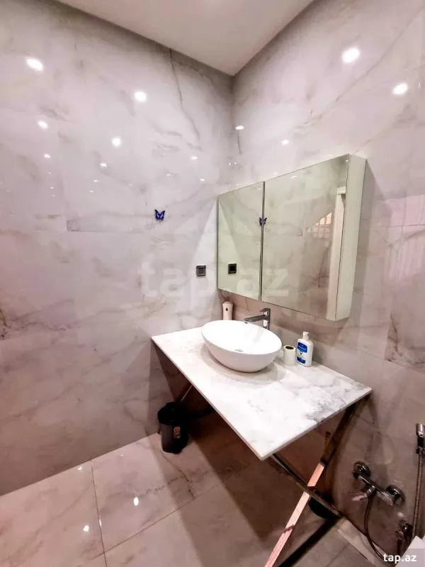 Satılır 6 otaqlı həyət evi 400 m²