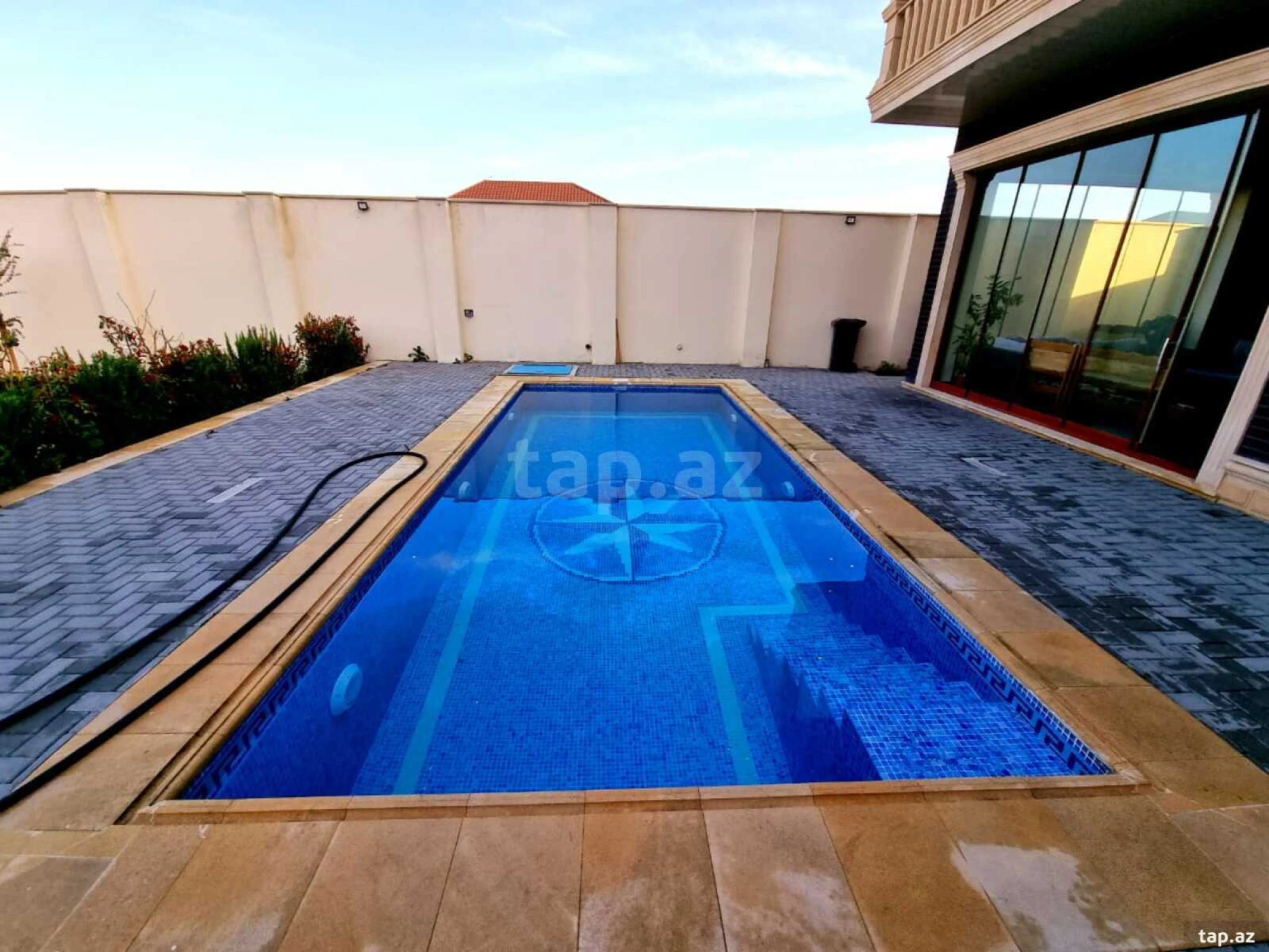 Satılır 6 otaqlı həyət evi 400 m²