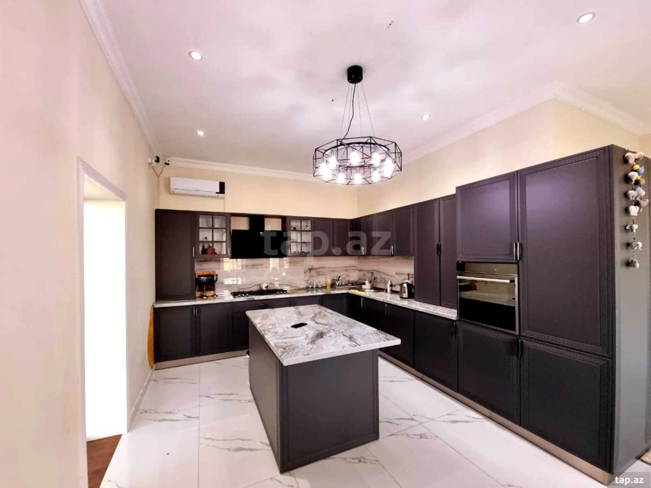 Satılır 6 otaqlı həyət evi 400 m²