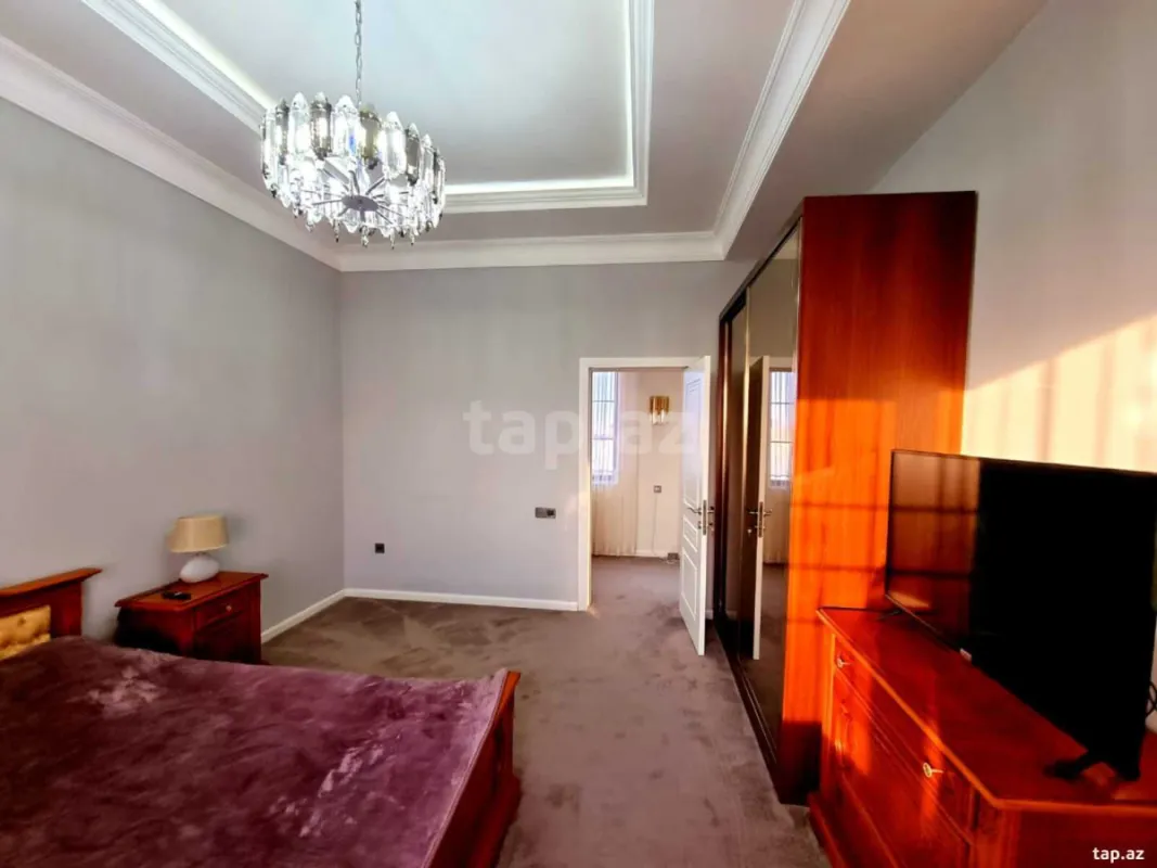 Satılır 6 otaqlı həyət evi 400 m²