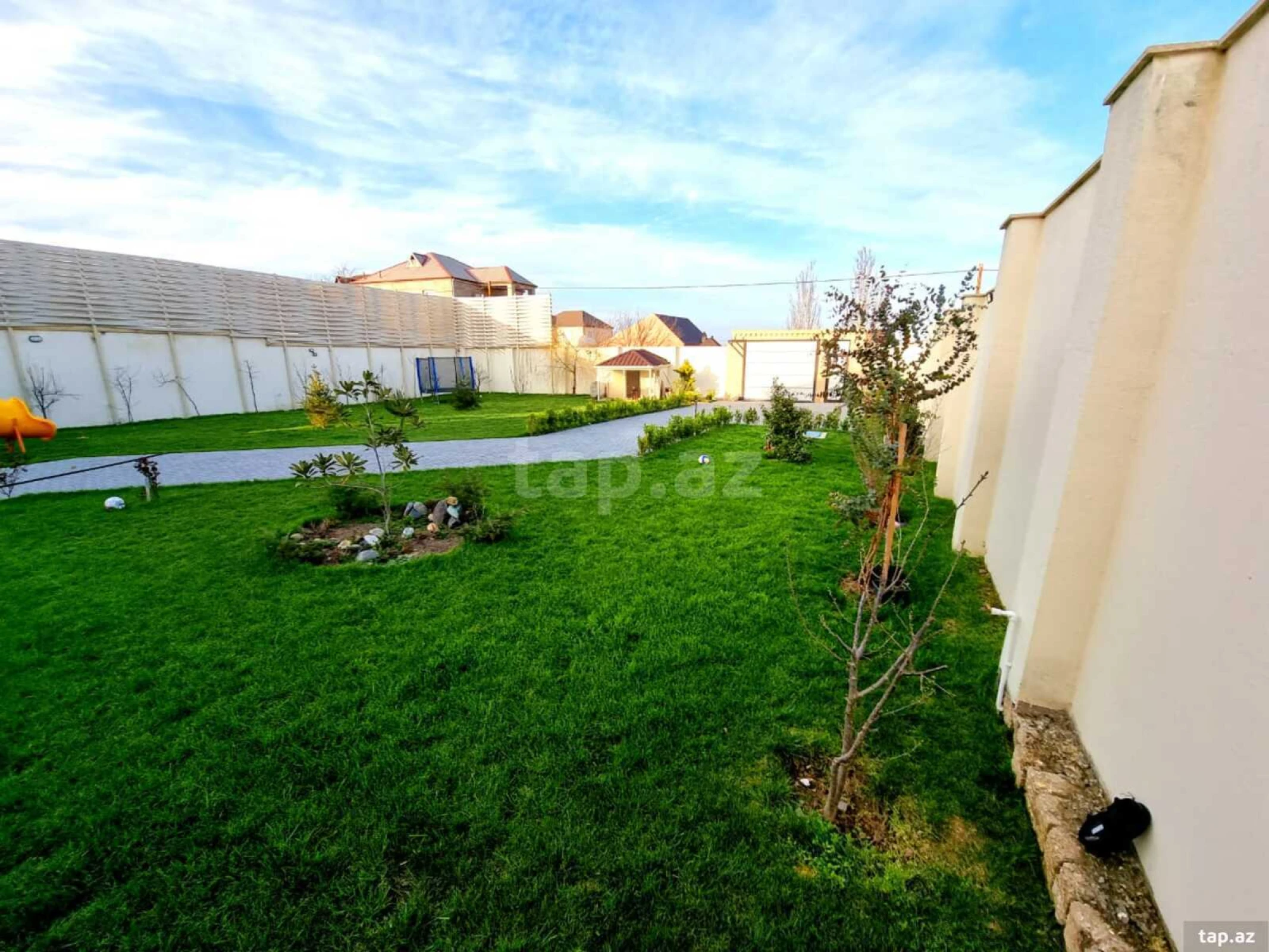 Satılır 6 otaqlı həyət evi 400 m²