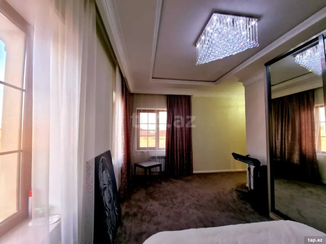 Satılır 6 otaqlı həyət evi 400 m²