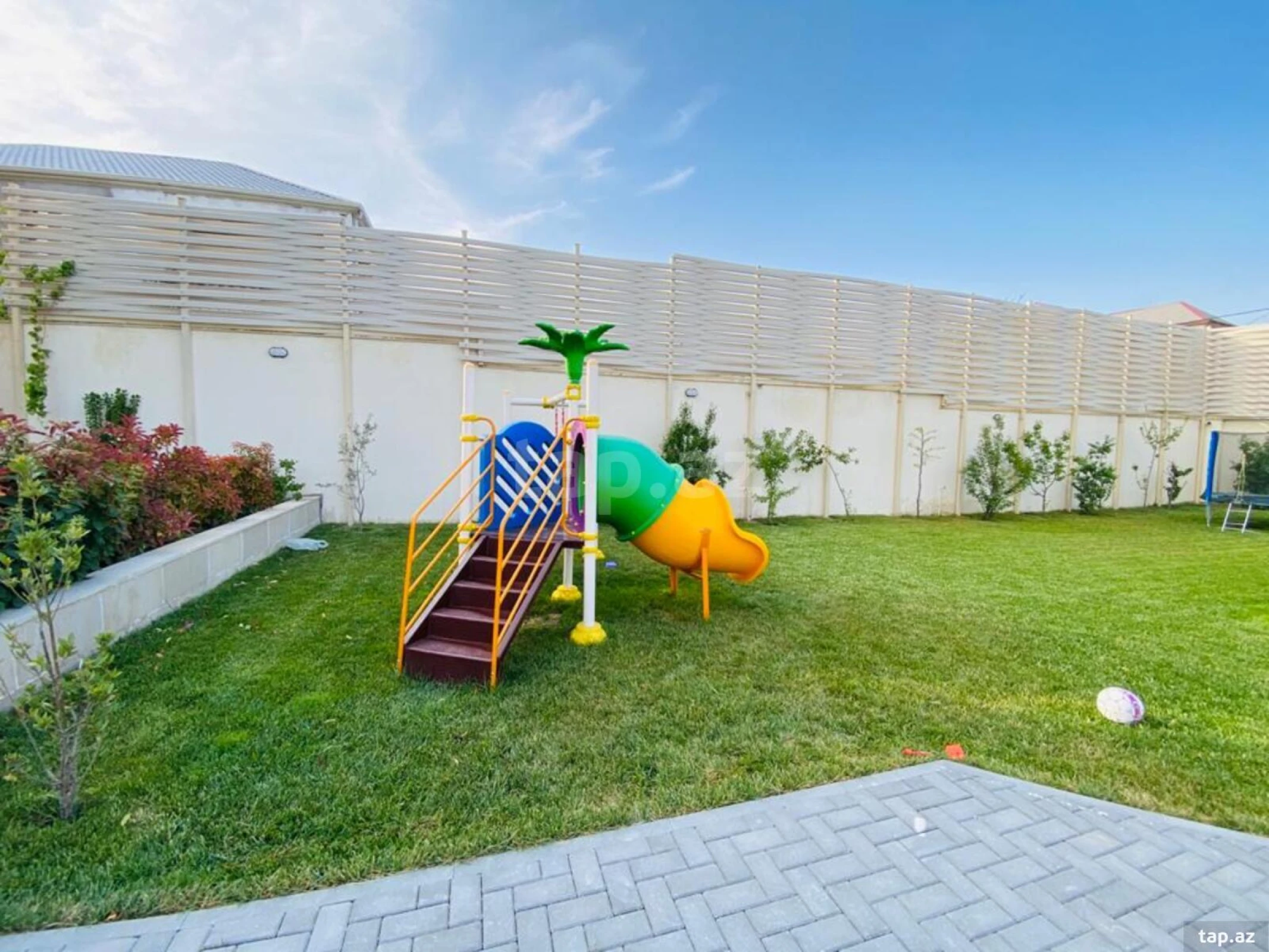 Satılır 6 otaqlı həyət evi 400 m²