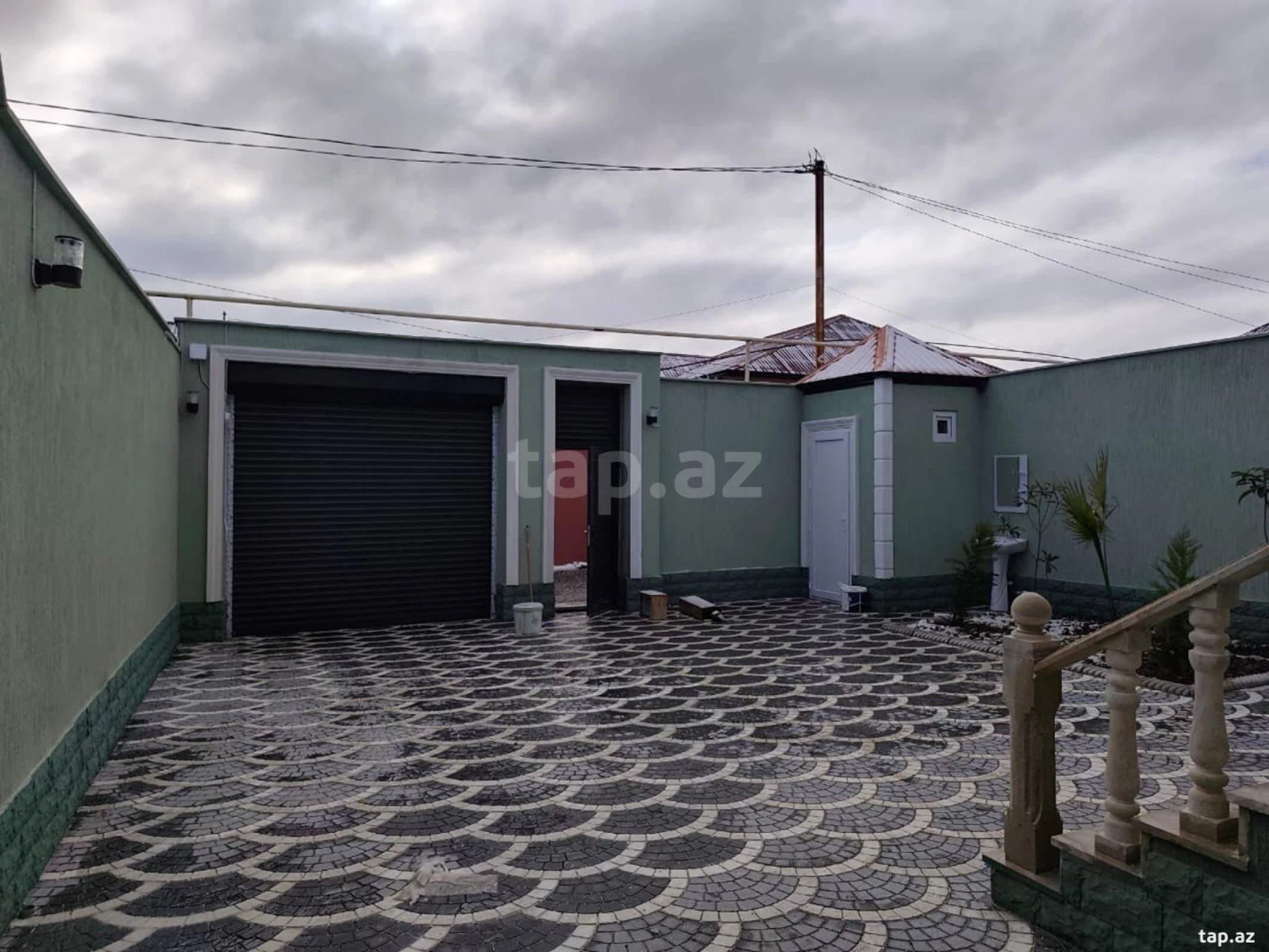 Satılır 4 otaqlı həyət evi