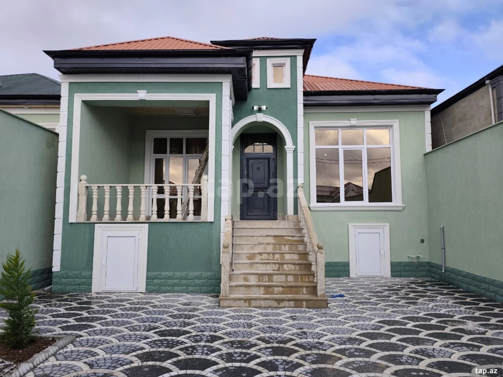 Satılır 4 otaqlı həyət evi