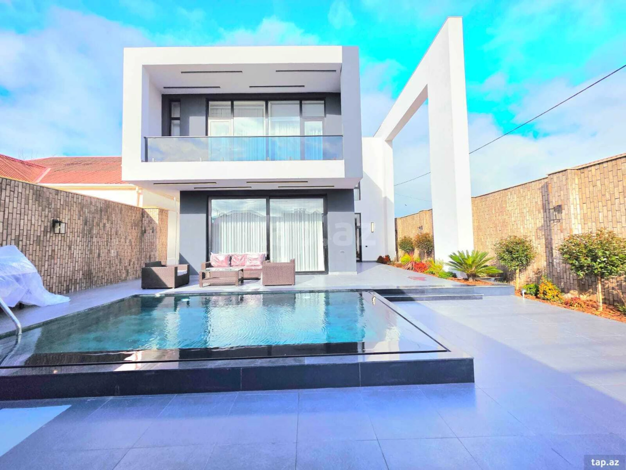 Satılır 4 otaqlı həyət evi 250 m²