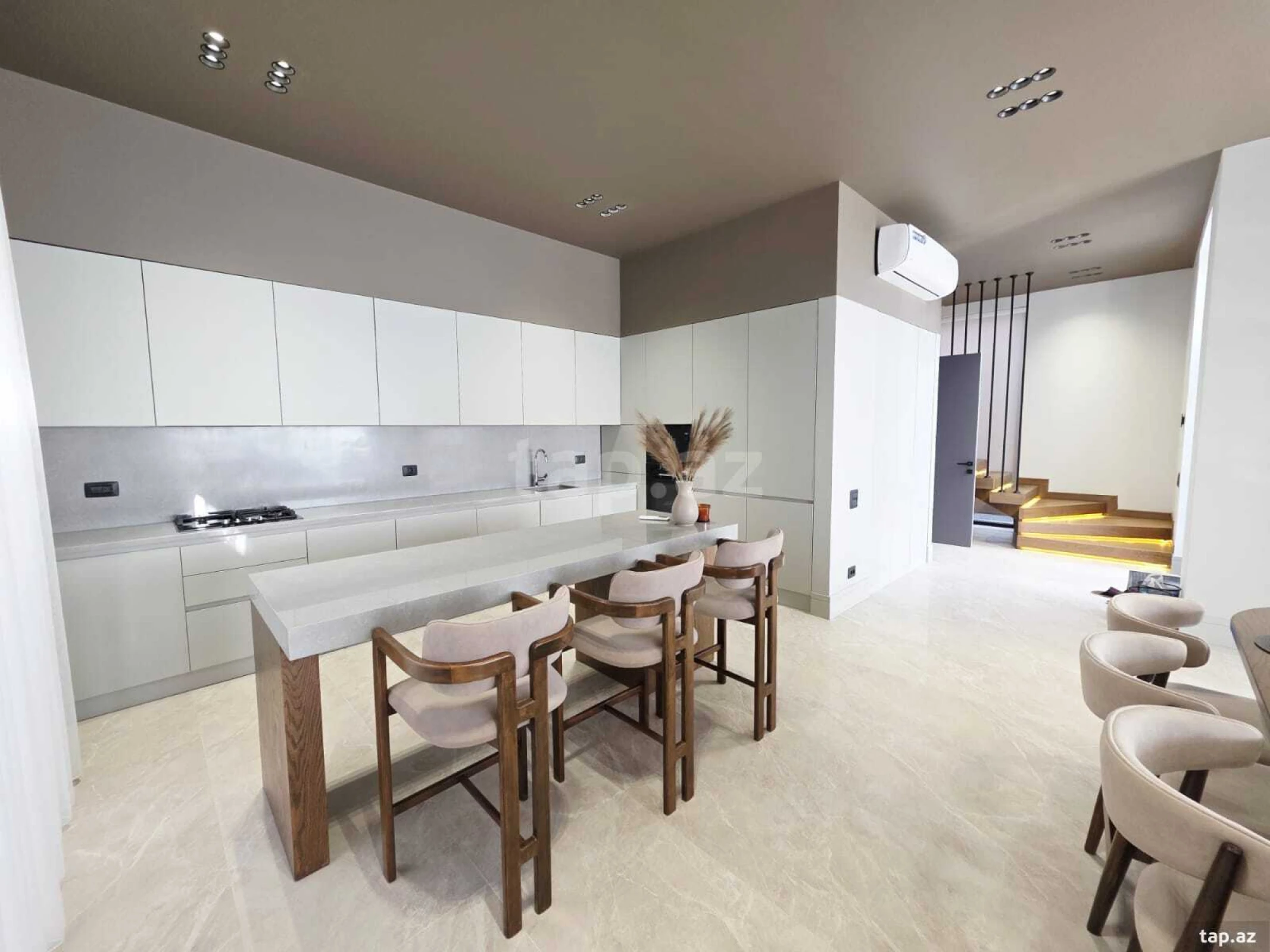 Satılır 4 otaqlı həyət evi 250 m²