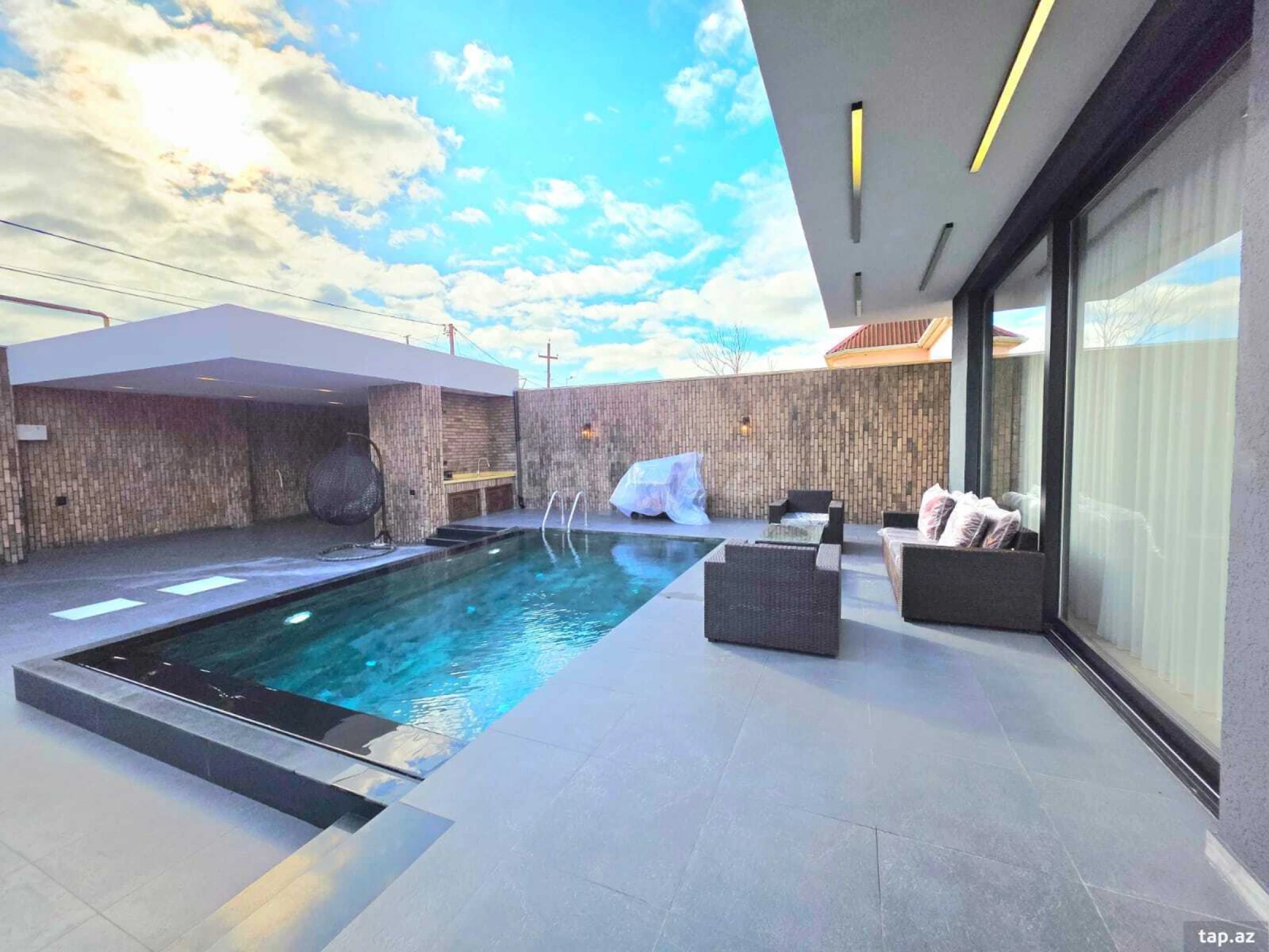 Satılır 4 otaqlı həyət evi 250 m²