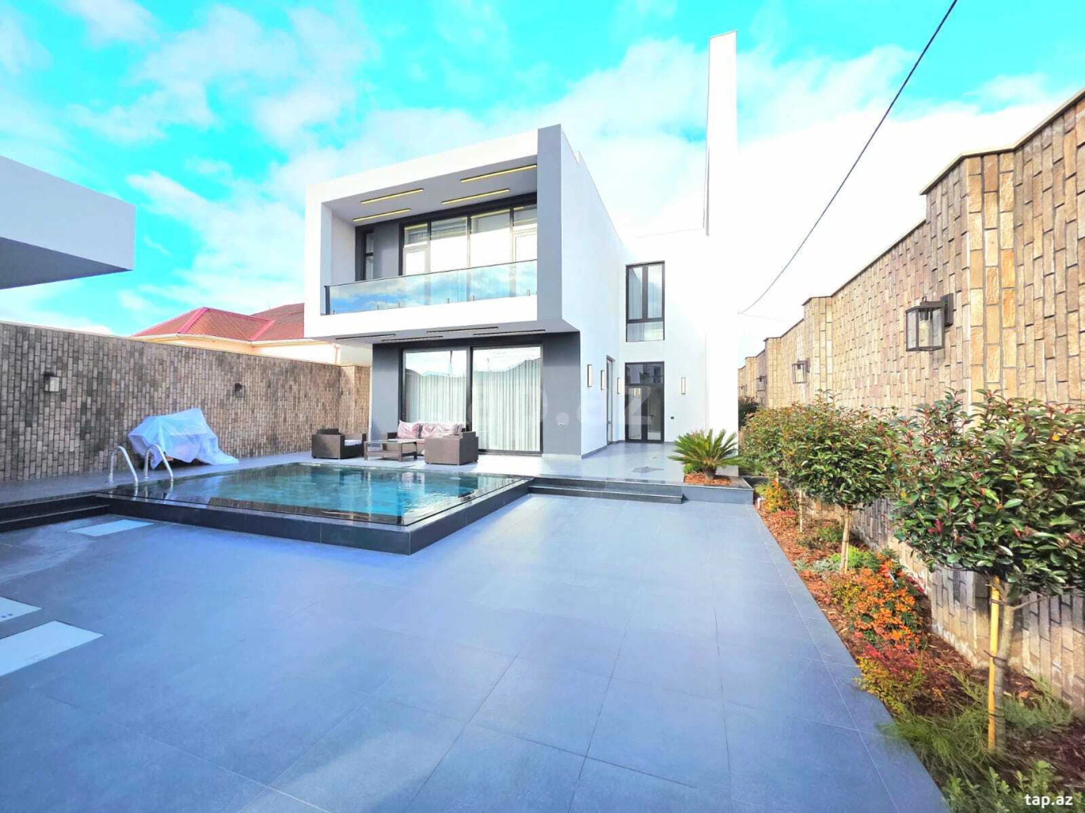 Satılır 4 otaqlı həyət evi 250 m²