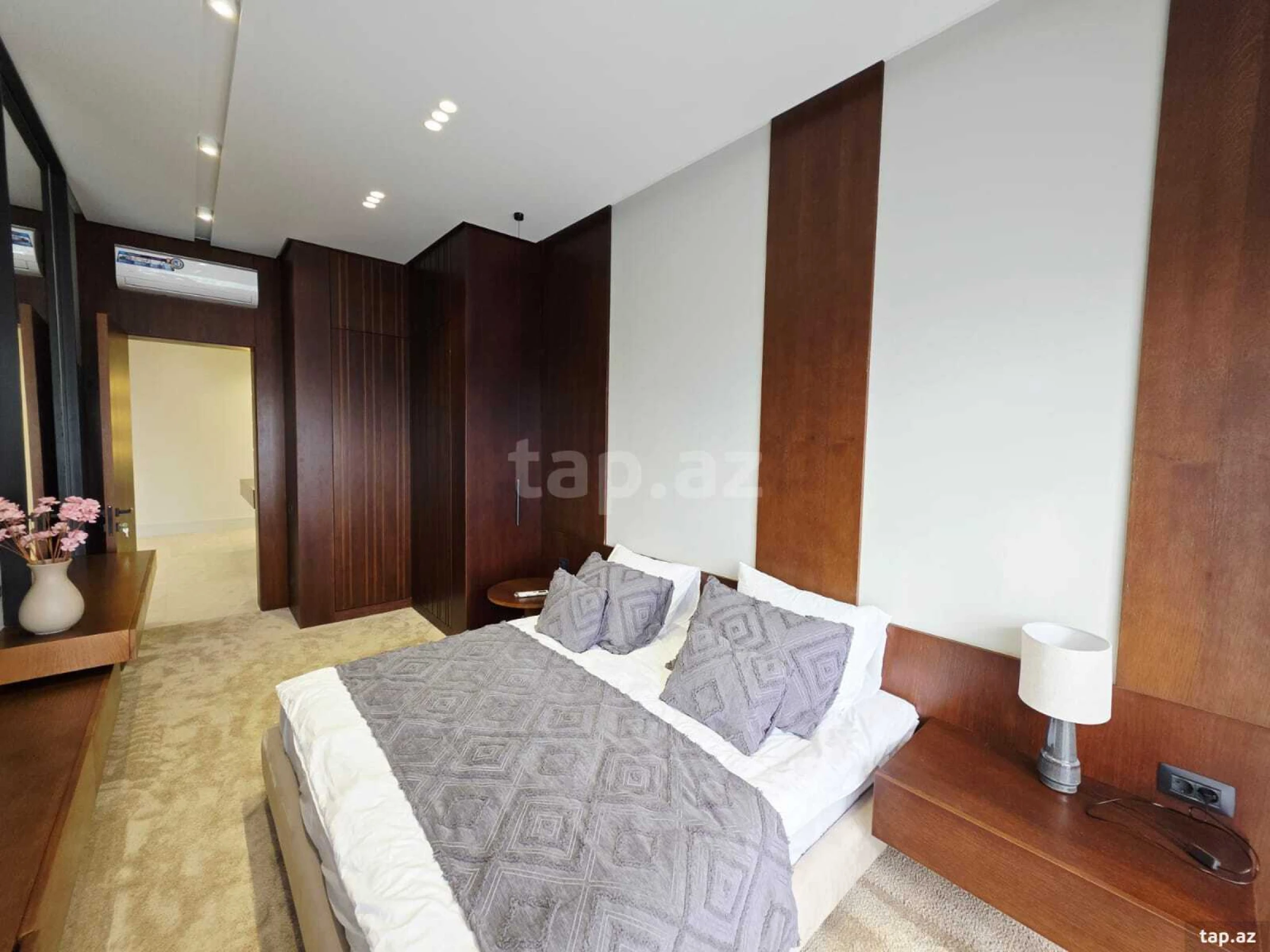 Satılır 4 otaqlı həyət evi 250 m²