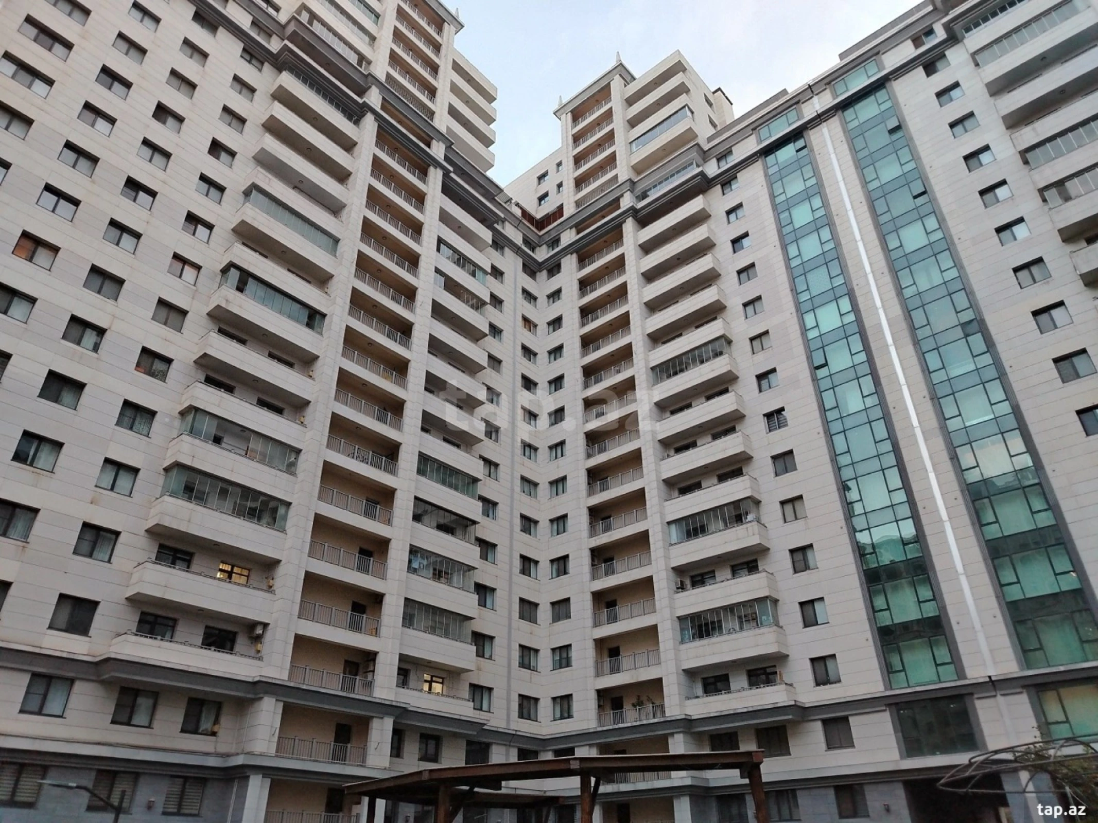 Satılır 3 otaqlı yeni tikili 155 m²