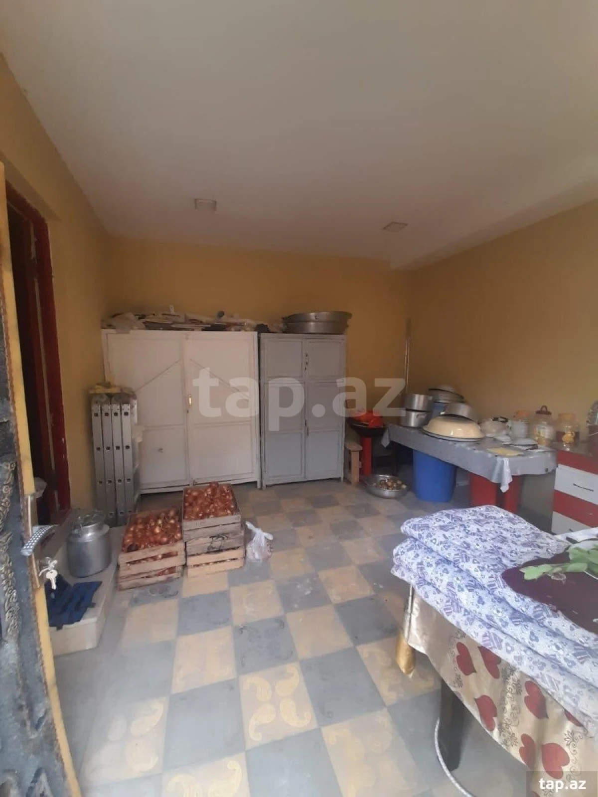 Kirayə verilir 10 otaqlı həyət evi