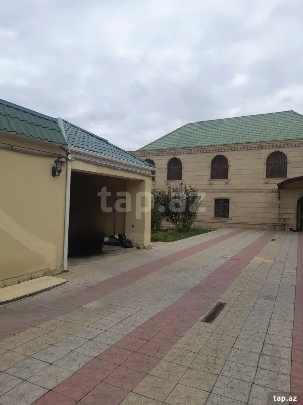 Kirayə verilir 10 otaqlı həyət evi