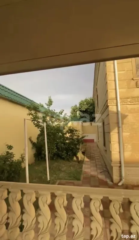 Kirayə verilir 10 otaqlı həyət evi