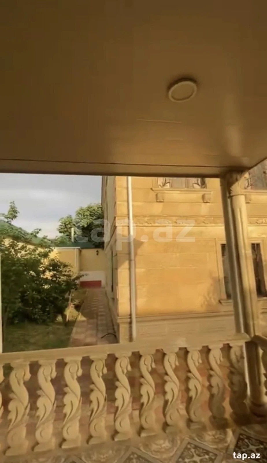 Kirayə verilir 10 otaqlı həyət evi