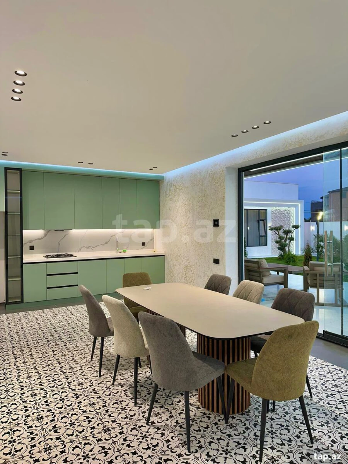 Satılır 5 otaqlı həyət evi