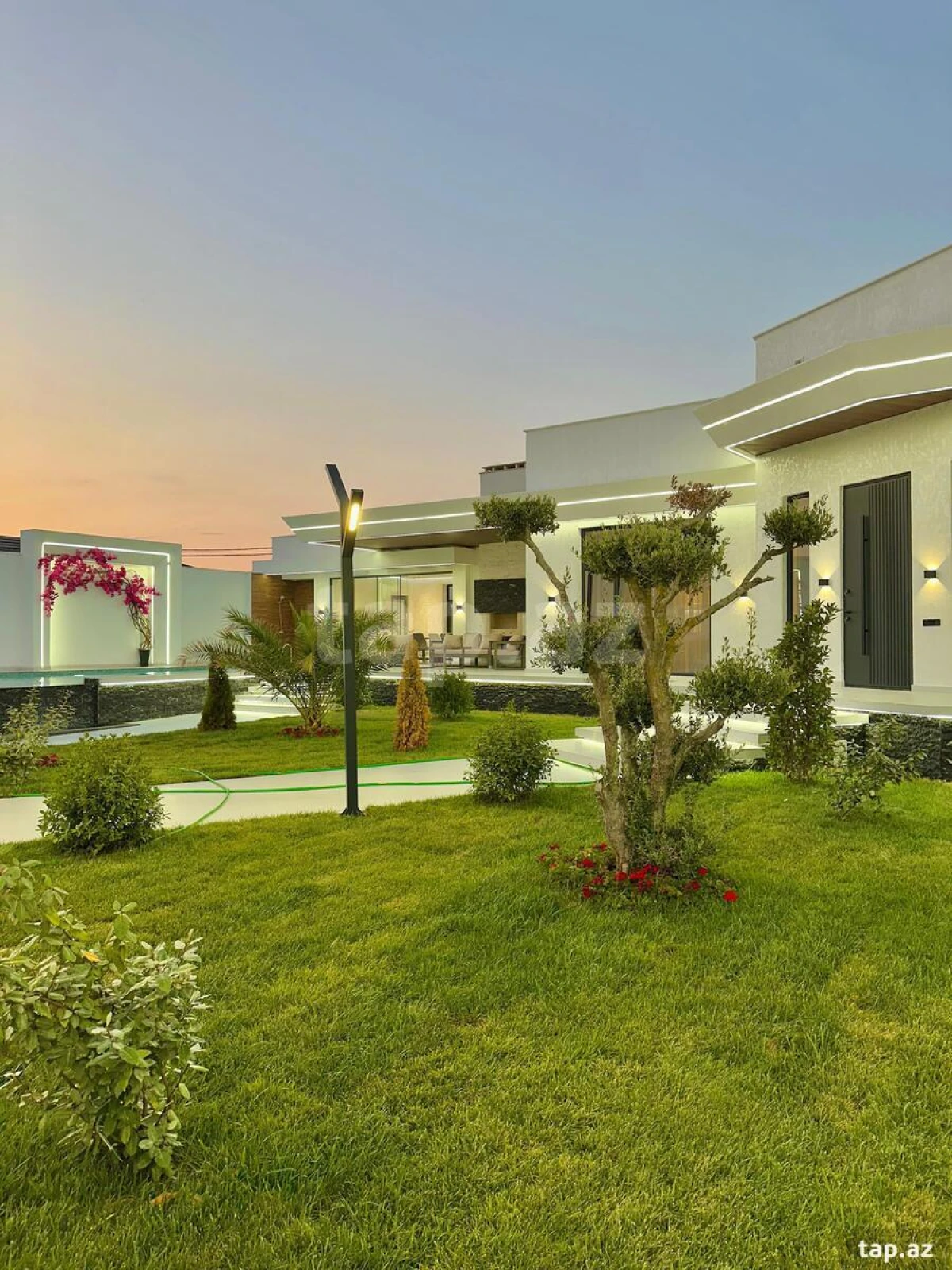 Satılır 5 otaqlı həyət evi