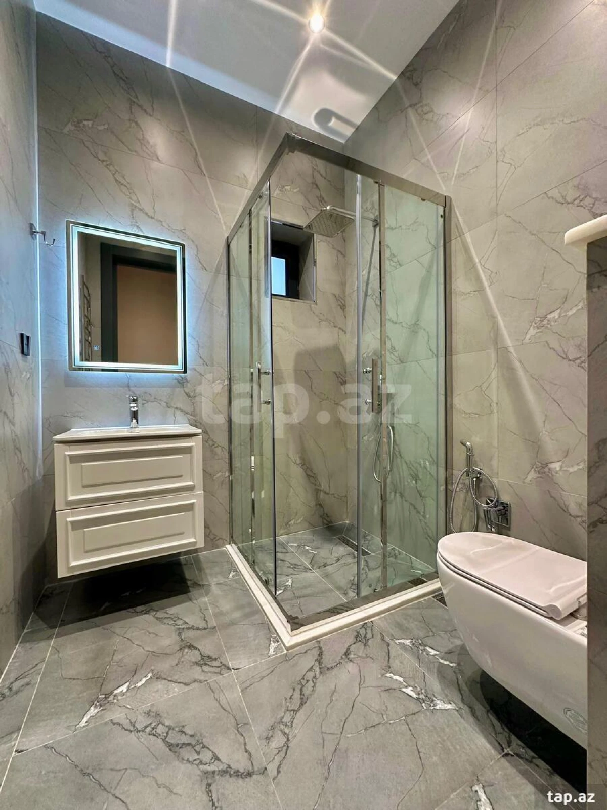 Satılır 5 otaqlı həyət evi