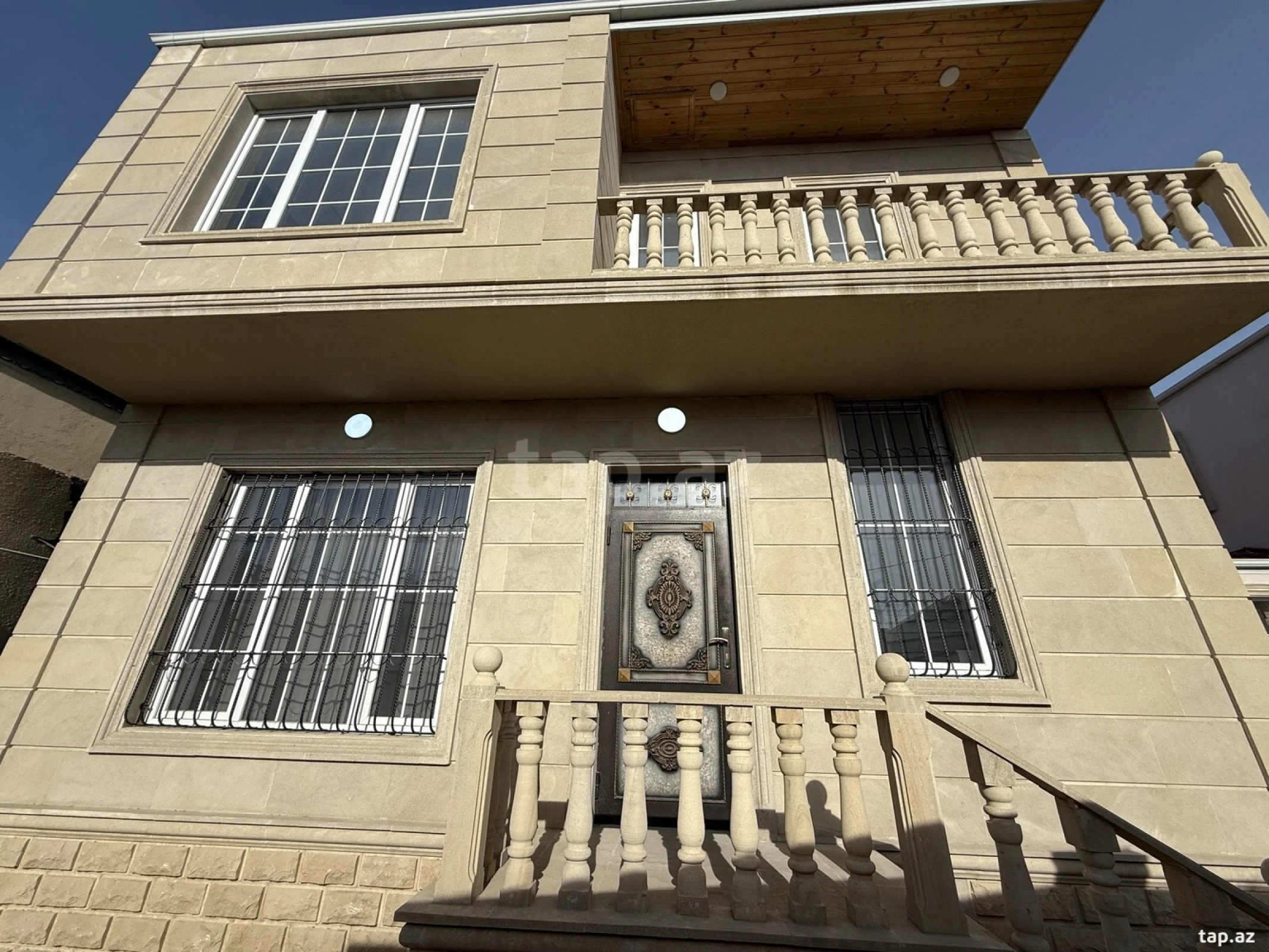 Satılır 5 otaqlı həyət evi 200 m²