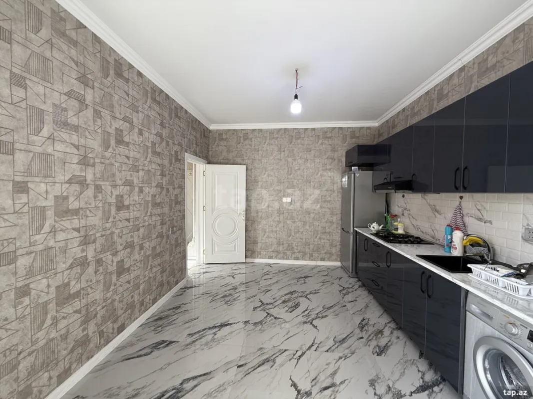 Satılır 5 otaqlı həyət evi 200 m²