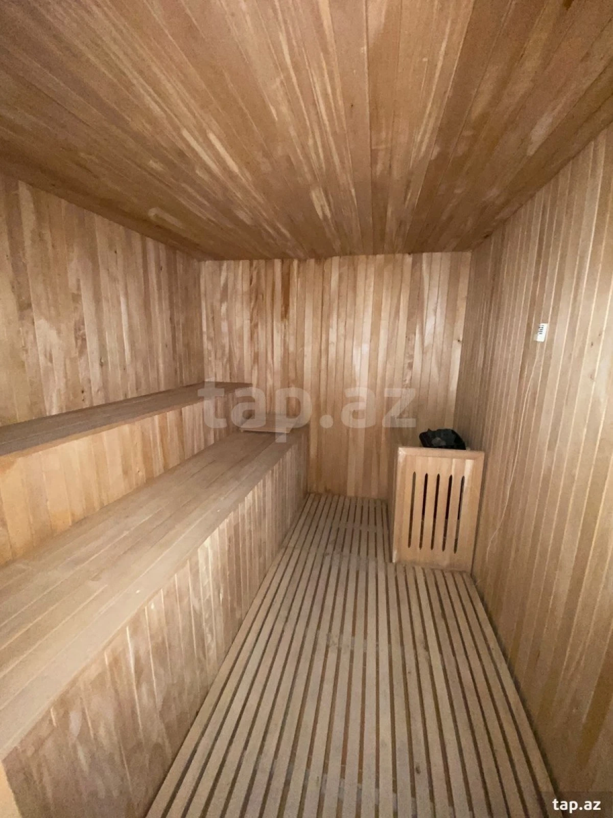 Satılır 14 otaqlı həyət evi