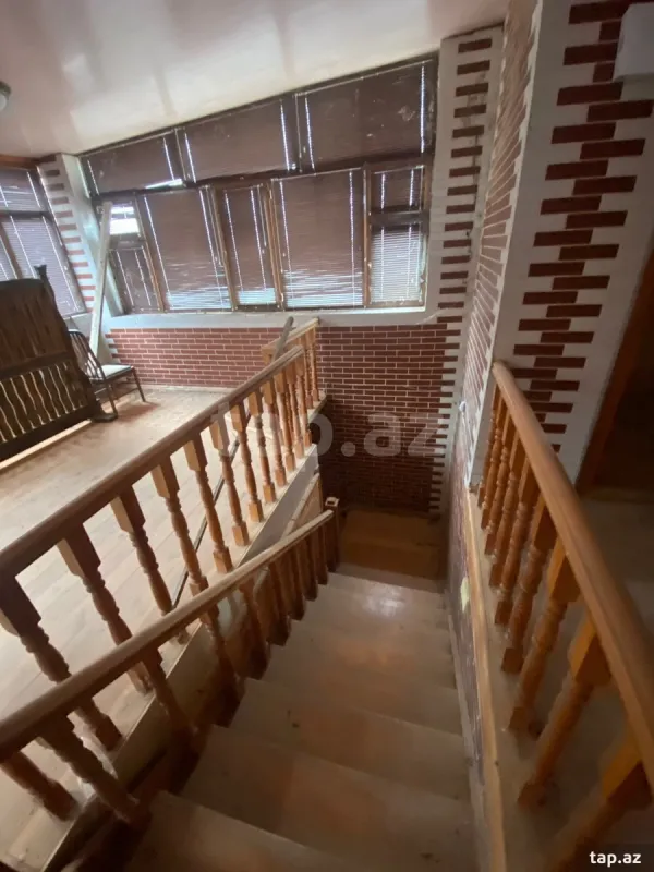 Satılır 14 otaqlı həyət evi